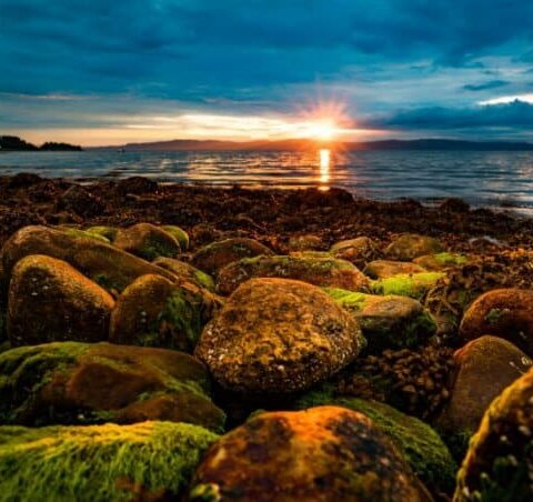 Midnight Sun in Iceland - The Sun That Never Sets 7 shutterstock 552190324 e1520846806155