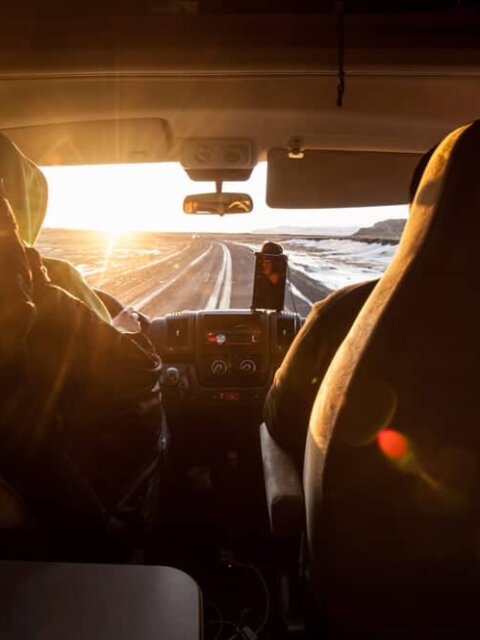 What amenities come with motorhome and campervan rental in Iceland?