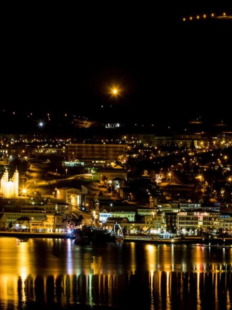 Where to Eat in Akureyri (Restaurants and Cafés) 2 Akureyri at night. What are the best bars, restaurants and cafés?