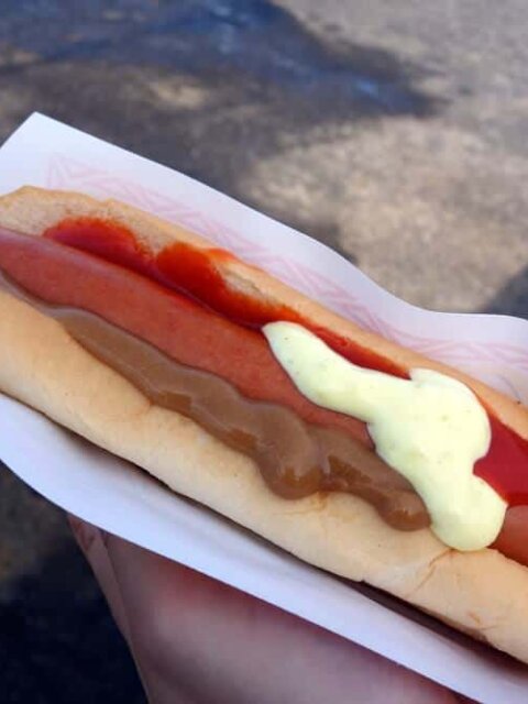 Icelandic cuisine includes hot dogs