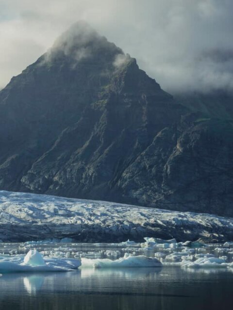 Iceland's weather in May: Mountains and icebergs