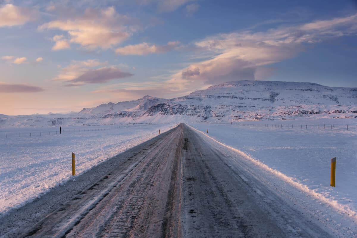 4x4 camper renta in Iceland winter road