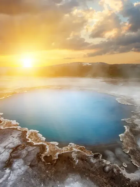 Iceland Daylight Hours Guide: Sunrise and Sunset by Month 1 blue lagoon under midnight sun